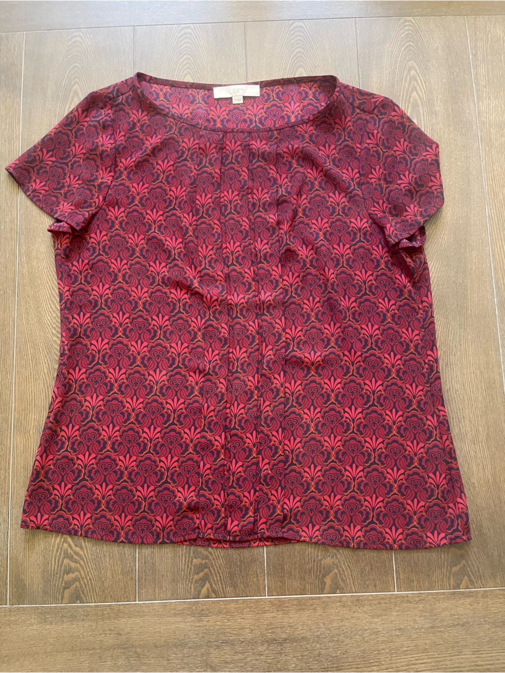 LOFT Burgundy Patterned Short Sleeve Blouse. Size L. Excellent Condition.